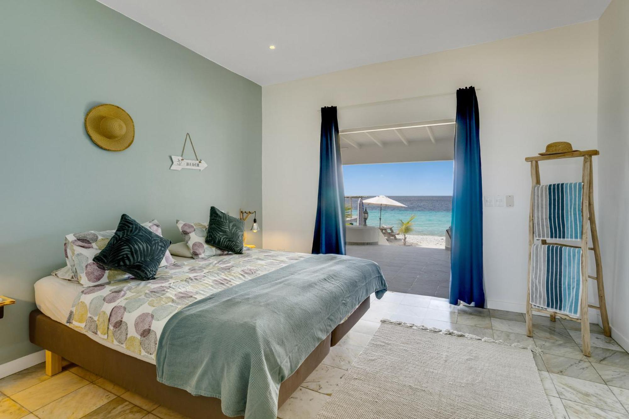 Oceanfront - Villa Port Of Call - クラレンダイク エクステリア 写真