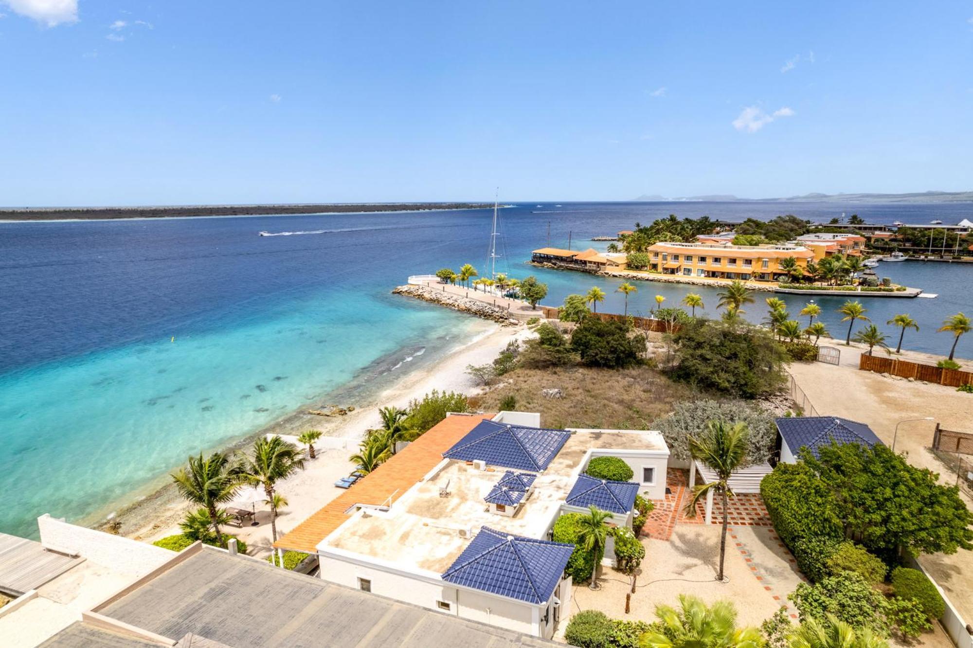 Oceanfront - Villa Port Of Call - クラレンダイク エクステリア 写真