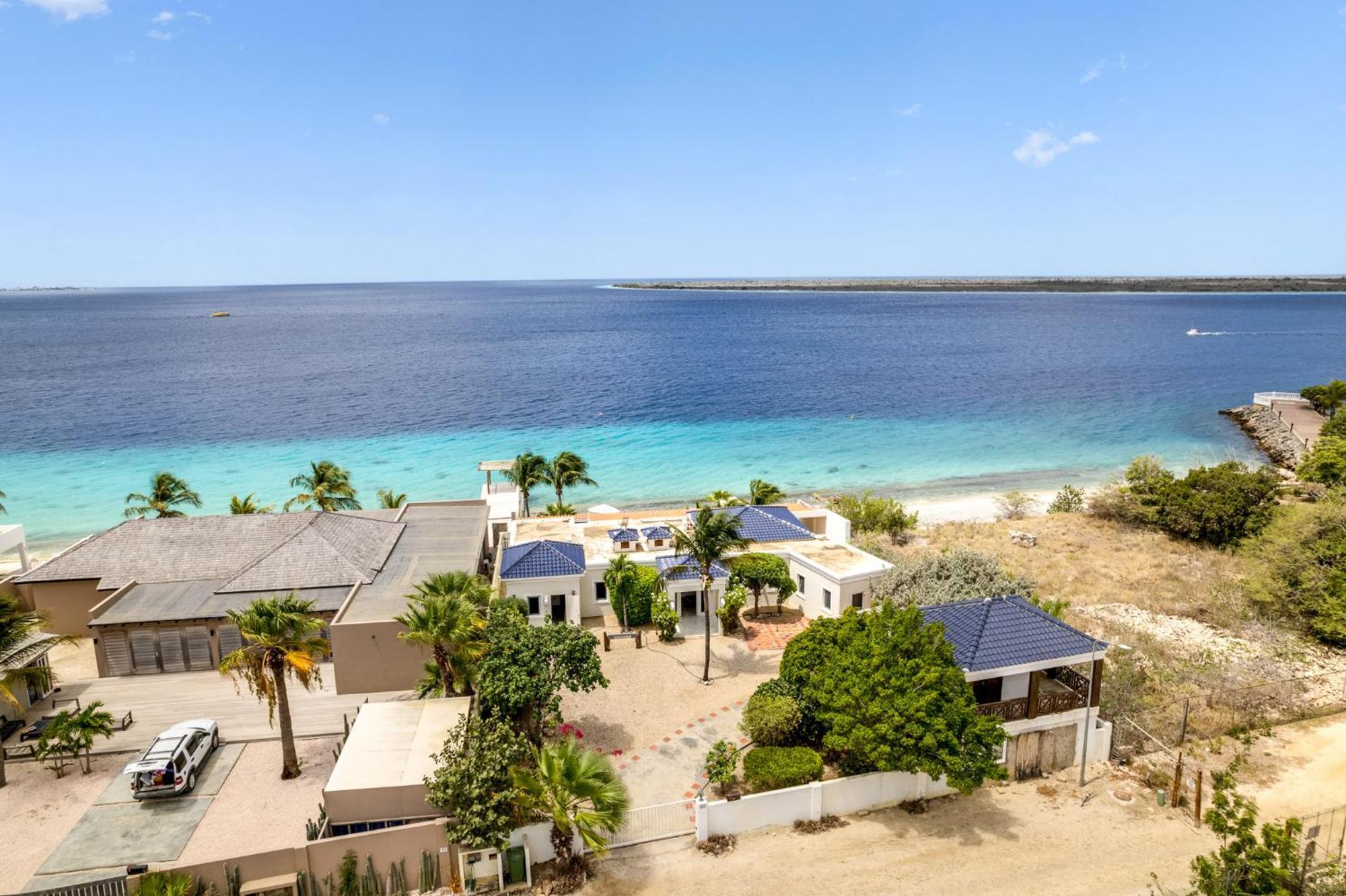 Oceanfront - Villa Port Of Call - クラレンダイク エクステリア 写真