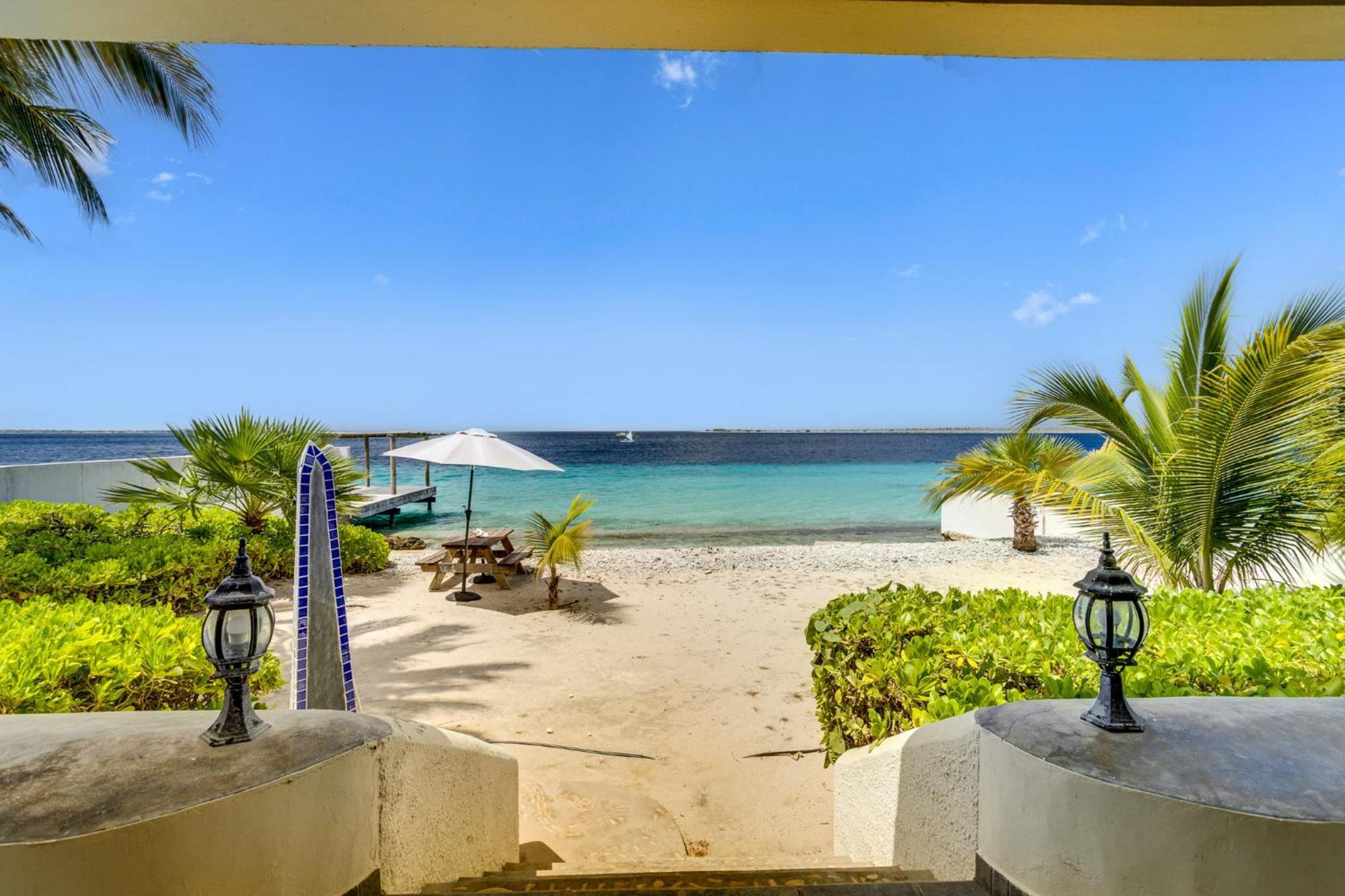 Oceanfront - Villa Port Of Call - クラレンダイク エクステリア 写真